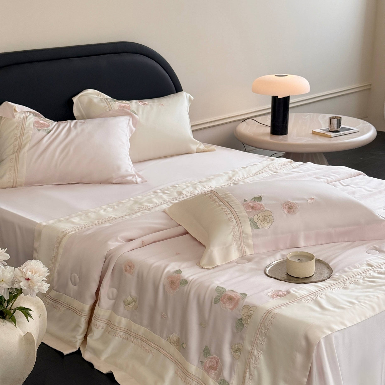 91家纺网 家纺一手货源 找家纺 MIU缪家居 2025新款60支兰精天丝夏被四件套 沁山茶【劵后控价398 298】 山茶粉