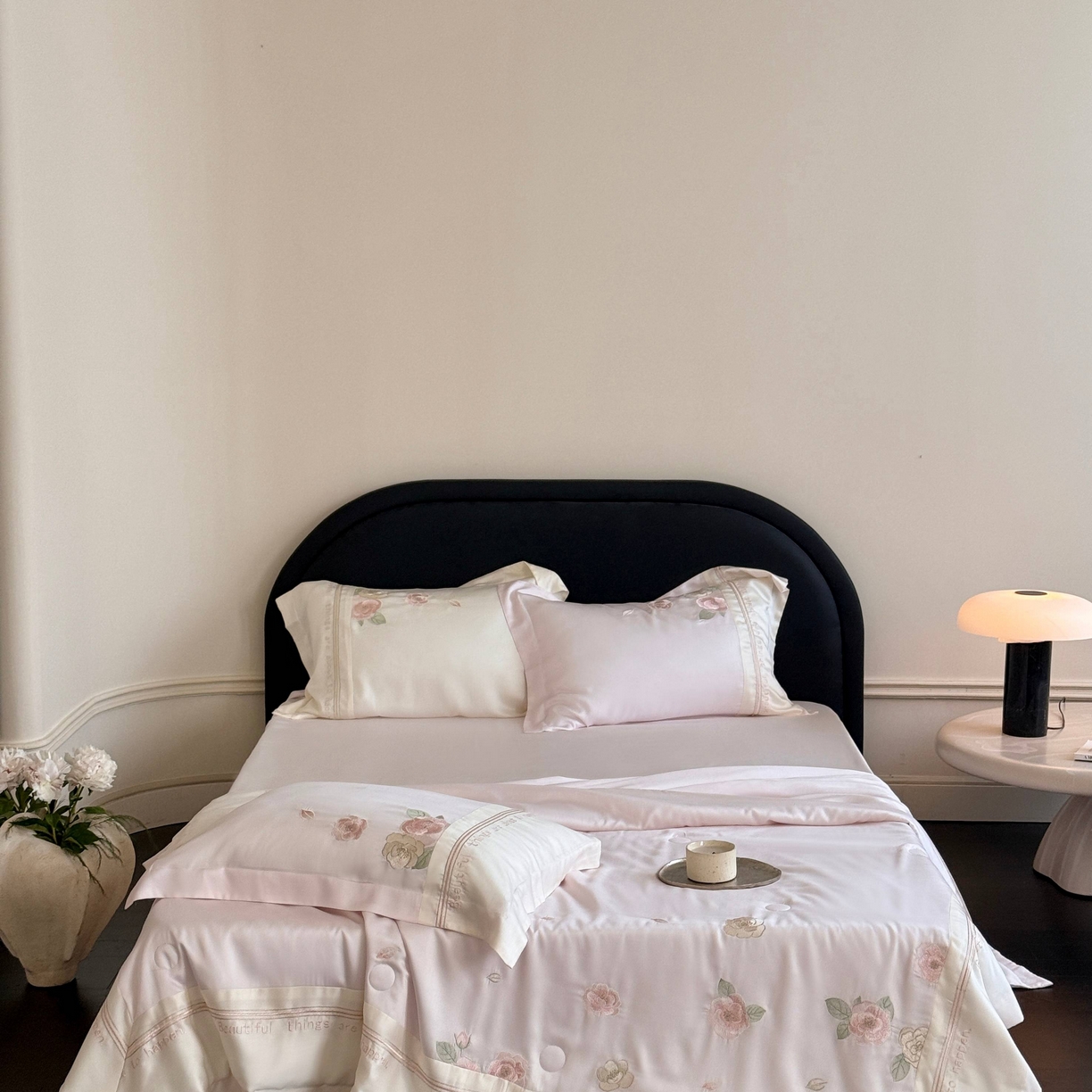 91家纺网 家纺一手货源 找家纺 MIU缪家居 2025新款60支兰精天丝夏被四件套 沁山茶【劵后控价398 298】 山茶粉