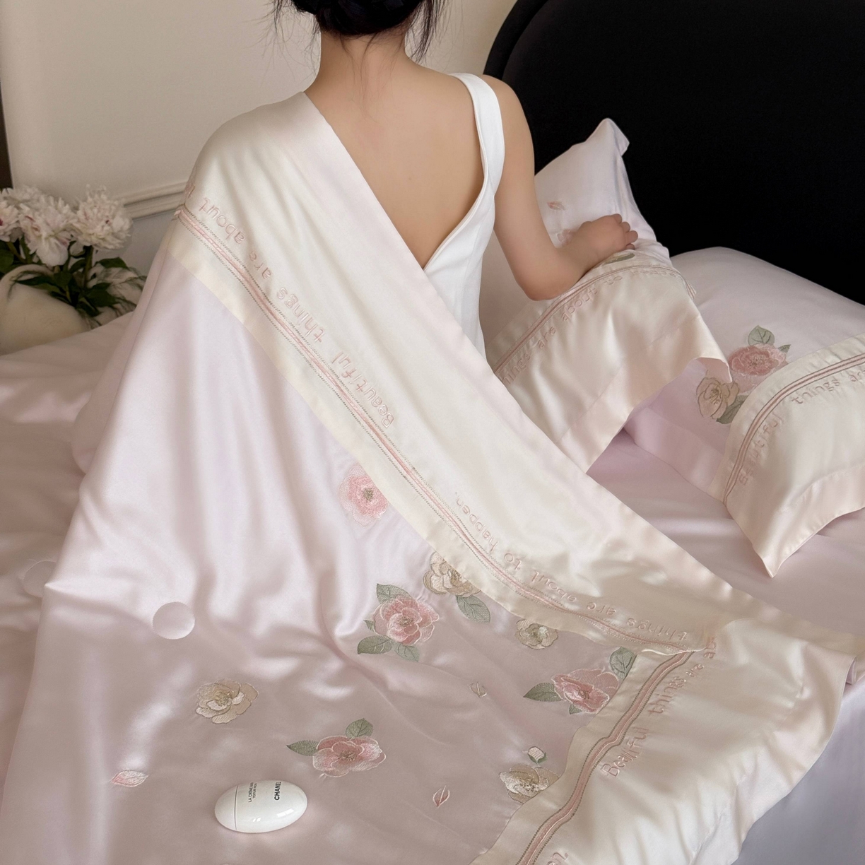 91家纺网 家纺一手货源 找家纺 MIU缪家居 2025新款60支兰精天丝夏被四件套 沁山茶【劵后控价398 298】 山茶粉