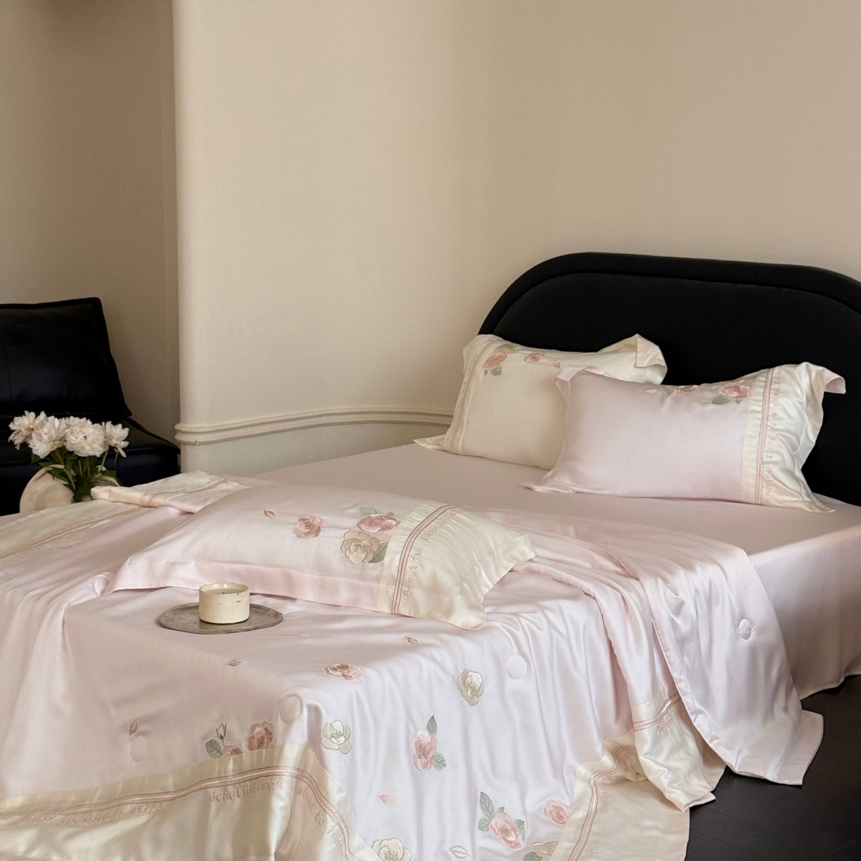 91家纺网 家纺一手货源 找家纺 MIU缪家居 2025新款60支兰精天丝夏被四件套 沁山茶【劵后控价398 298】 山茶粉