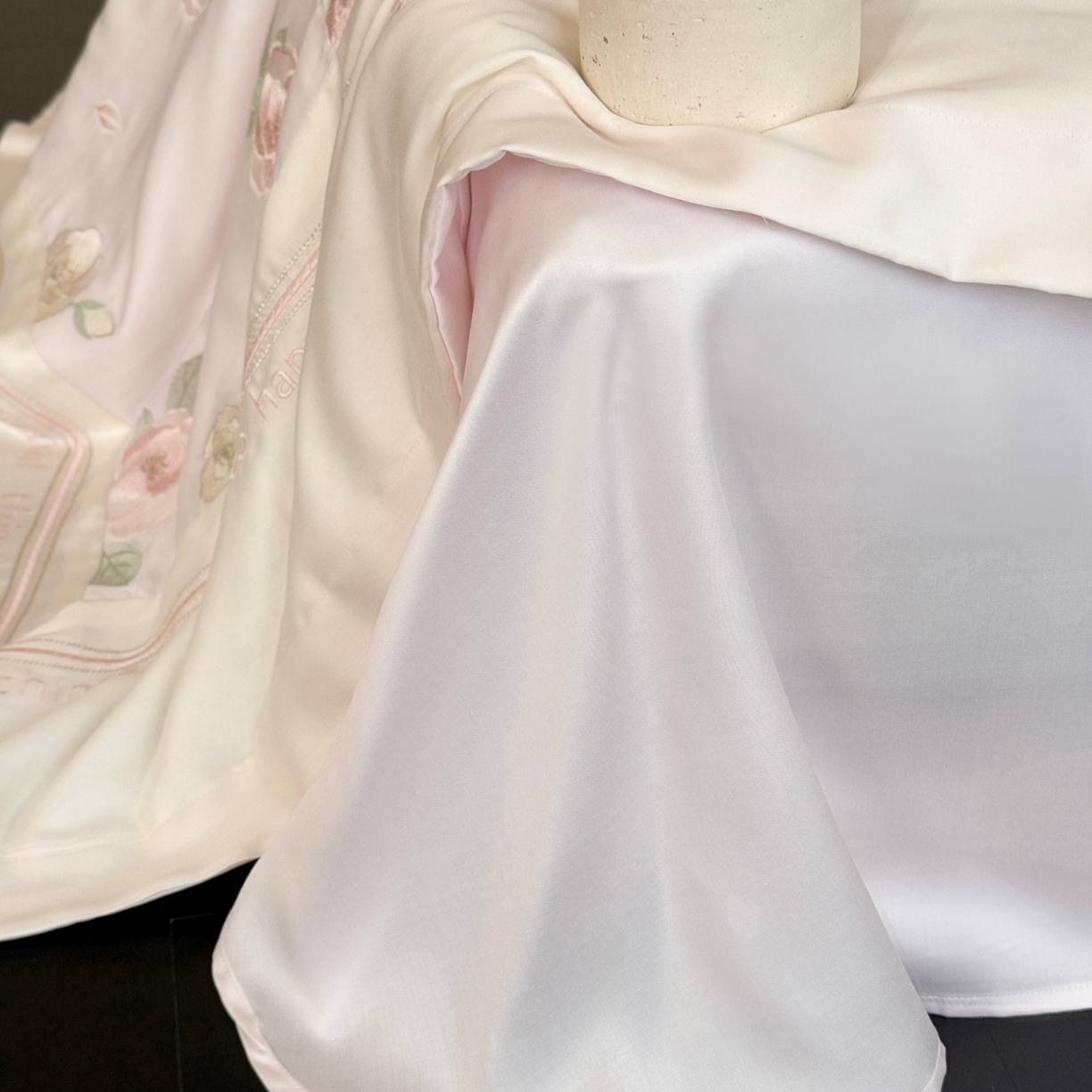 91家纺网 家纺一手货源 找家纺 MIU缪家居 2025新款60支兰精天丝夏被四件套 沁山茶【劵后控价398 298】 山茶粉