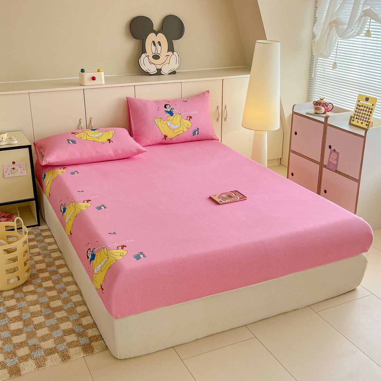 91家纺网 家纺一手货源 找家纺 玉元坊 2025年5月新品 大版卡通全棉纯棉床单床笠加厚四件套 舞动精灵粉