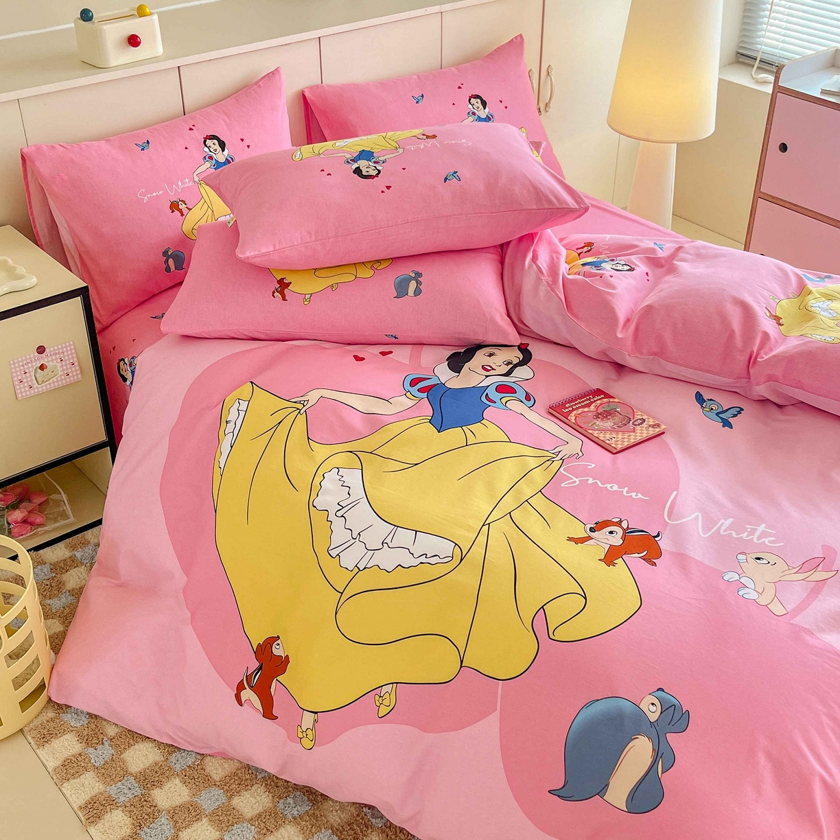 91家纺网 家纺一手货源 找家纺 玉元坊 2025年5月新品 大版卡通全棉纯棉床单床笠加厚四件套 舞动精灵粉