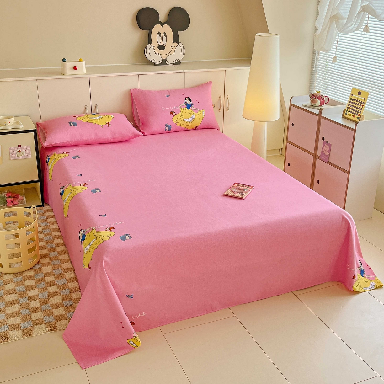 91家纺网 家纺一手货源 找家纺 玉元坊 2025年5月新品 大版卡通全棉纯棉床单床笠加厚四件套 舞动精灵粉