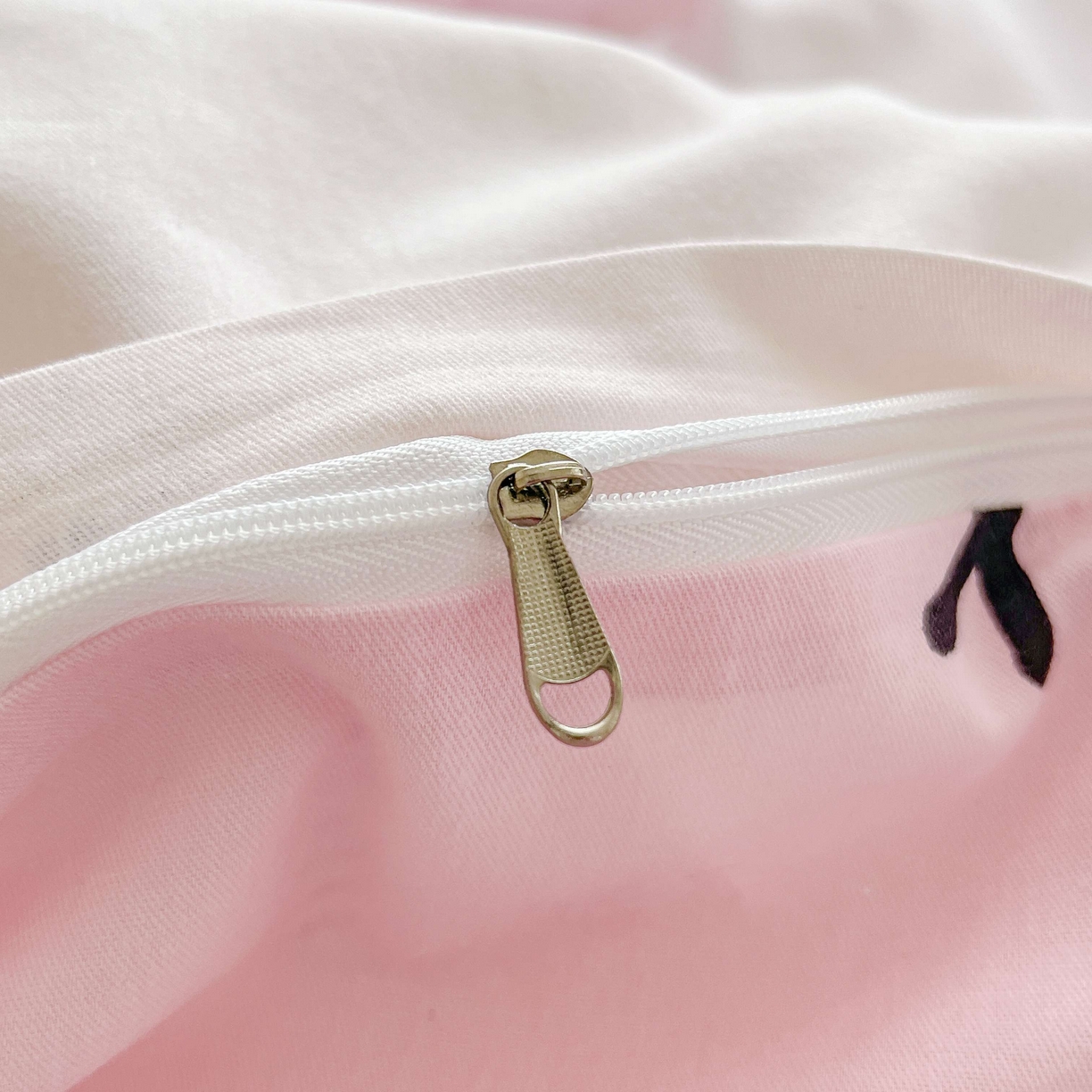 91家纺网 家纺一手货源 找家纺 玉元坊 2025年5月新品 大版卡通全棉纯棉床单床笠加厚四件套 有点甜