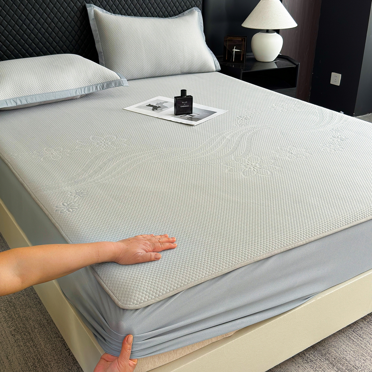 91家纺网 家纺一手货源 找家纺 瑞兴纺 2025新款复合加厚高克重凉感席床笠款 五朵金花-灰