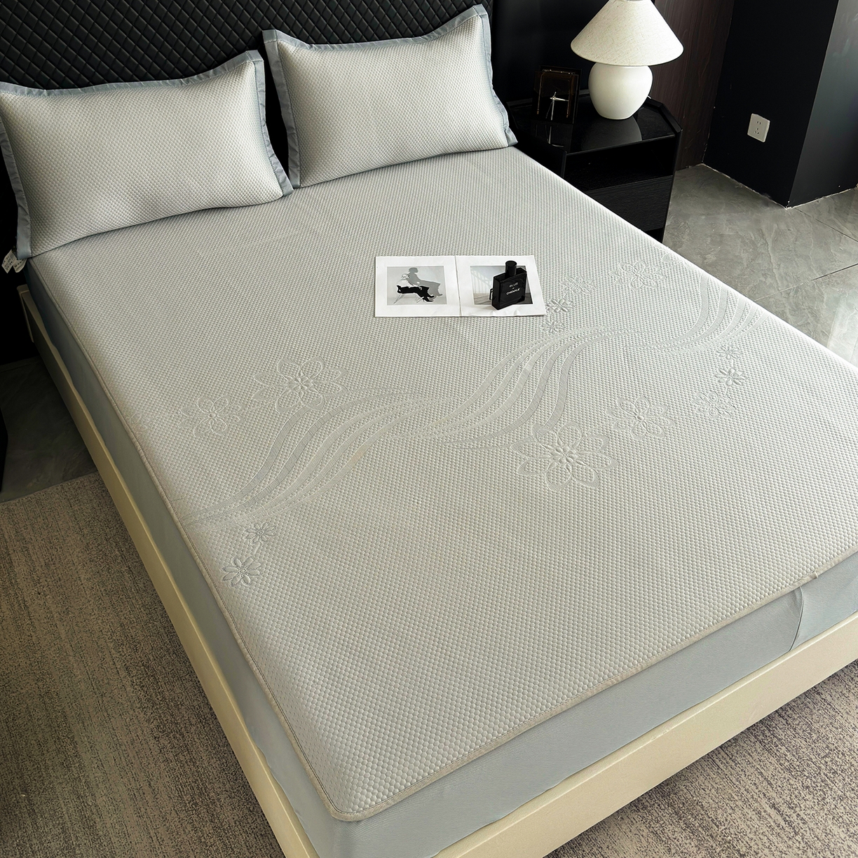 91家纺网 家纺一手货源 找家纺 瑞兴纺 2025新款复合加厚高克重凉感席床笠款 五朵金花-灰