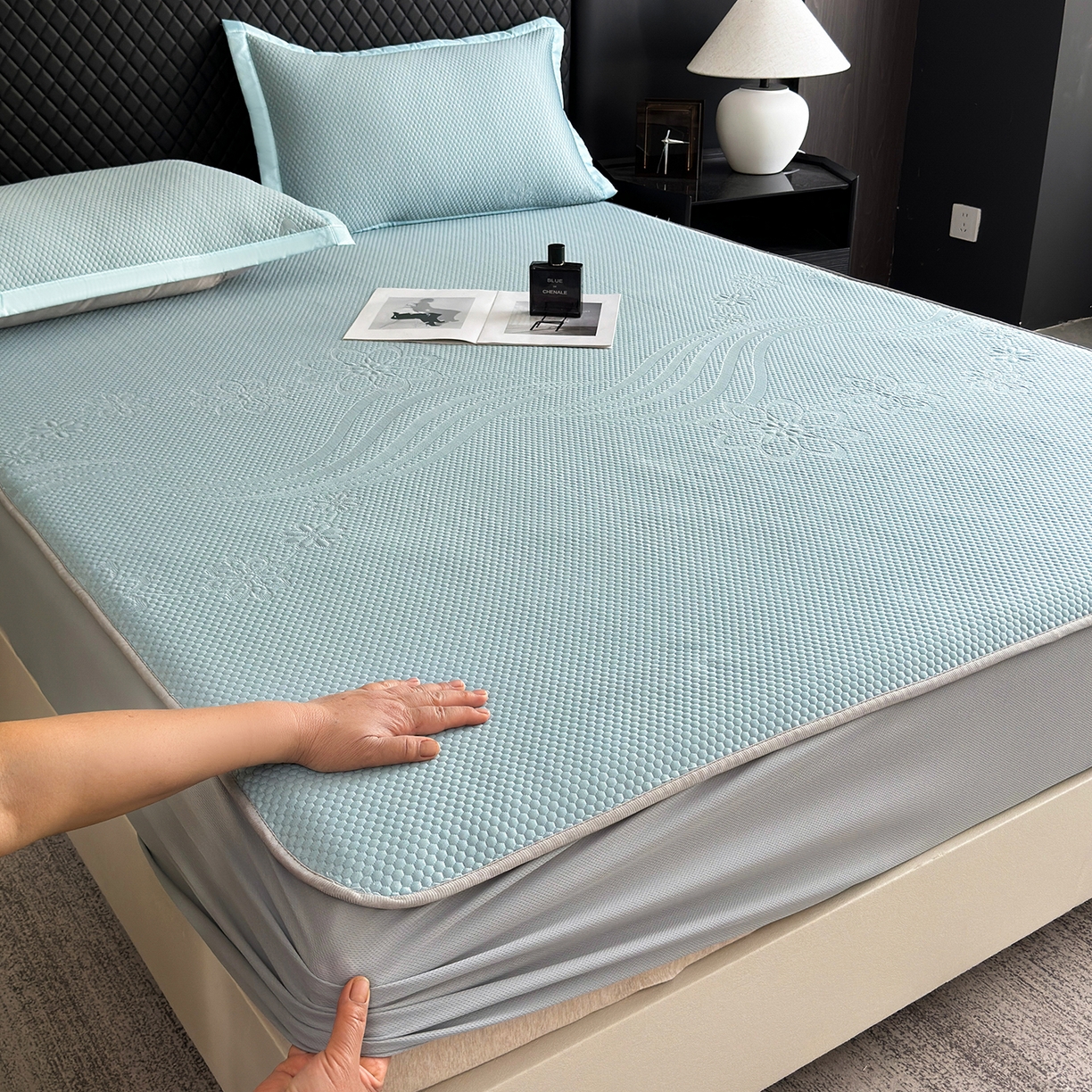 91家纺网 家纺一手货源 找家纺 瑞兴纺 2025新款复合加厚高克重凉感席床笠款 五朵金花-蓝