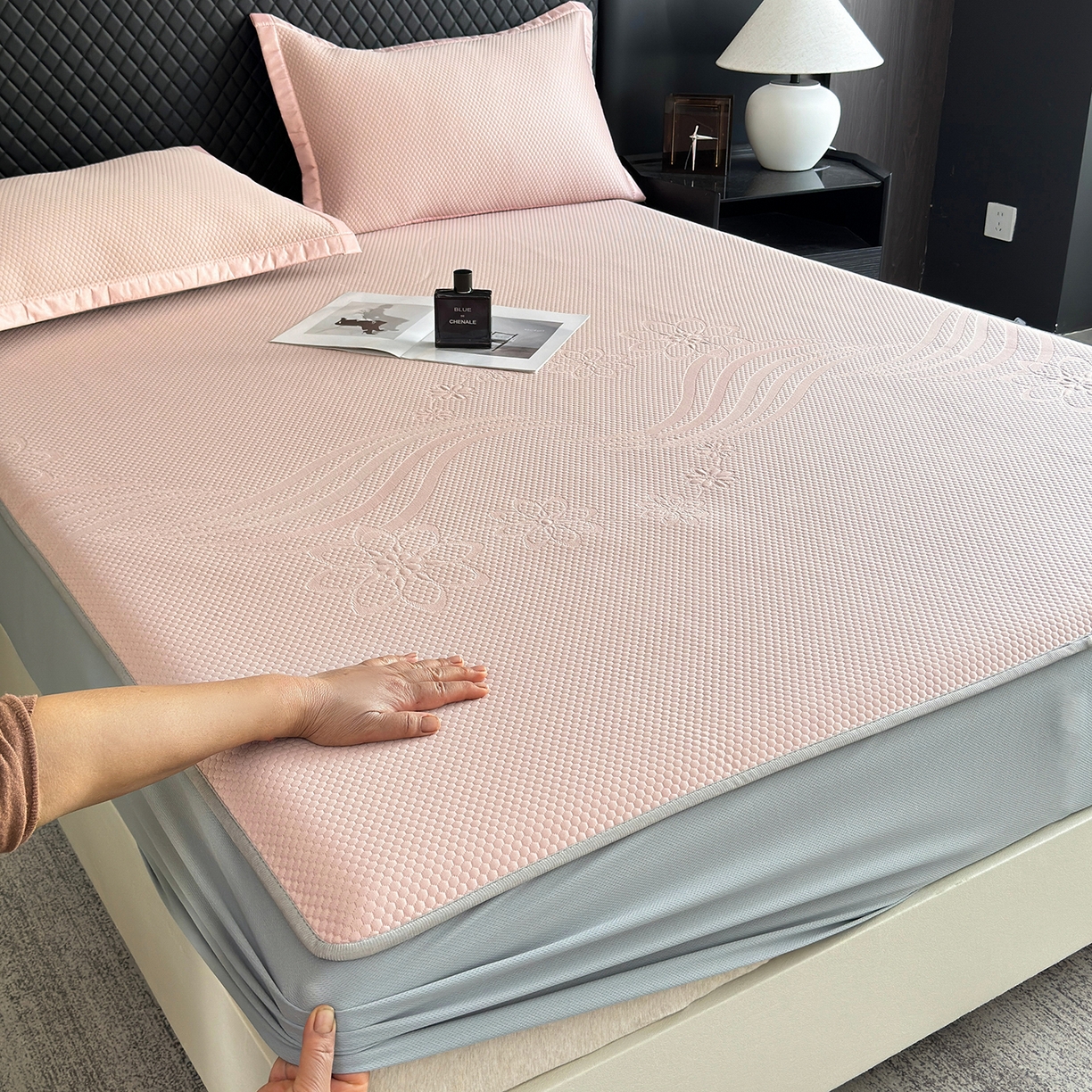 91家纺网 家纺一手货源 找家纺 瑞兴纺 2025新款复合加厚高克重凉感席床笠款 五朵金花-粉