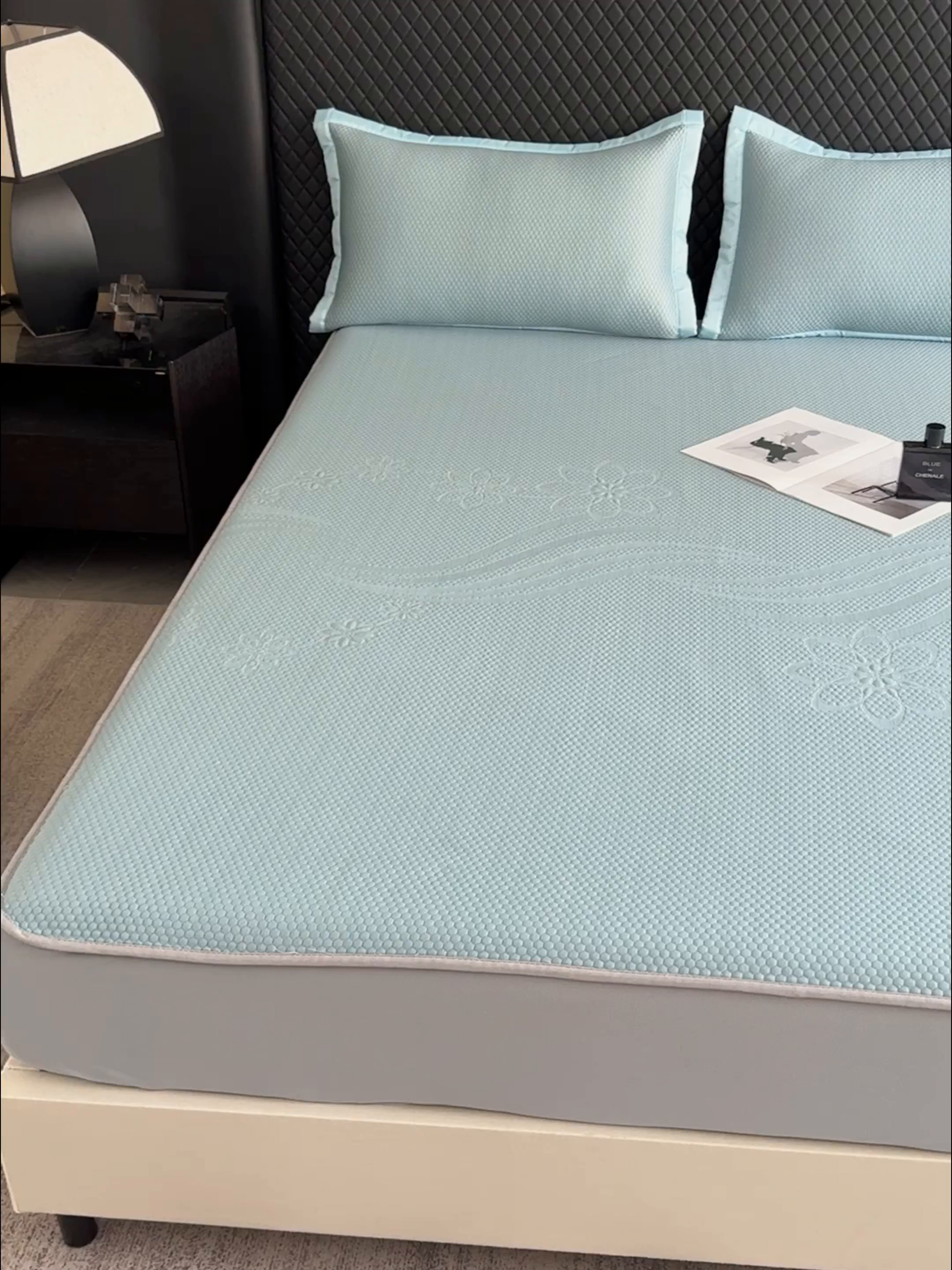 91家纺网 家纺一手货源 找家纺 瑞兴纺 2025新款复合加厚高克重凉感席床笠款 五朵金花-蓝