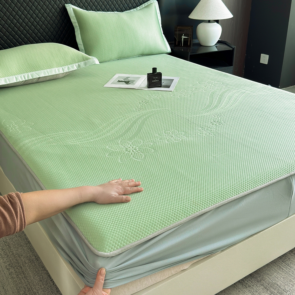 91家纺网 家纺一手货源 找家纺 瑞兴纺 2025新款复合加厚高克重凉感席床笠款 五朵金花-绿