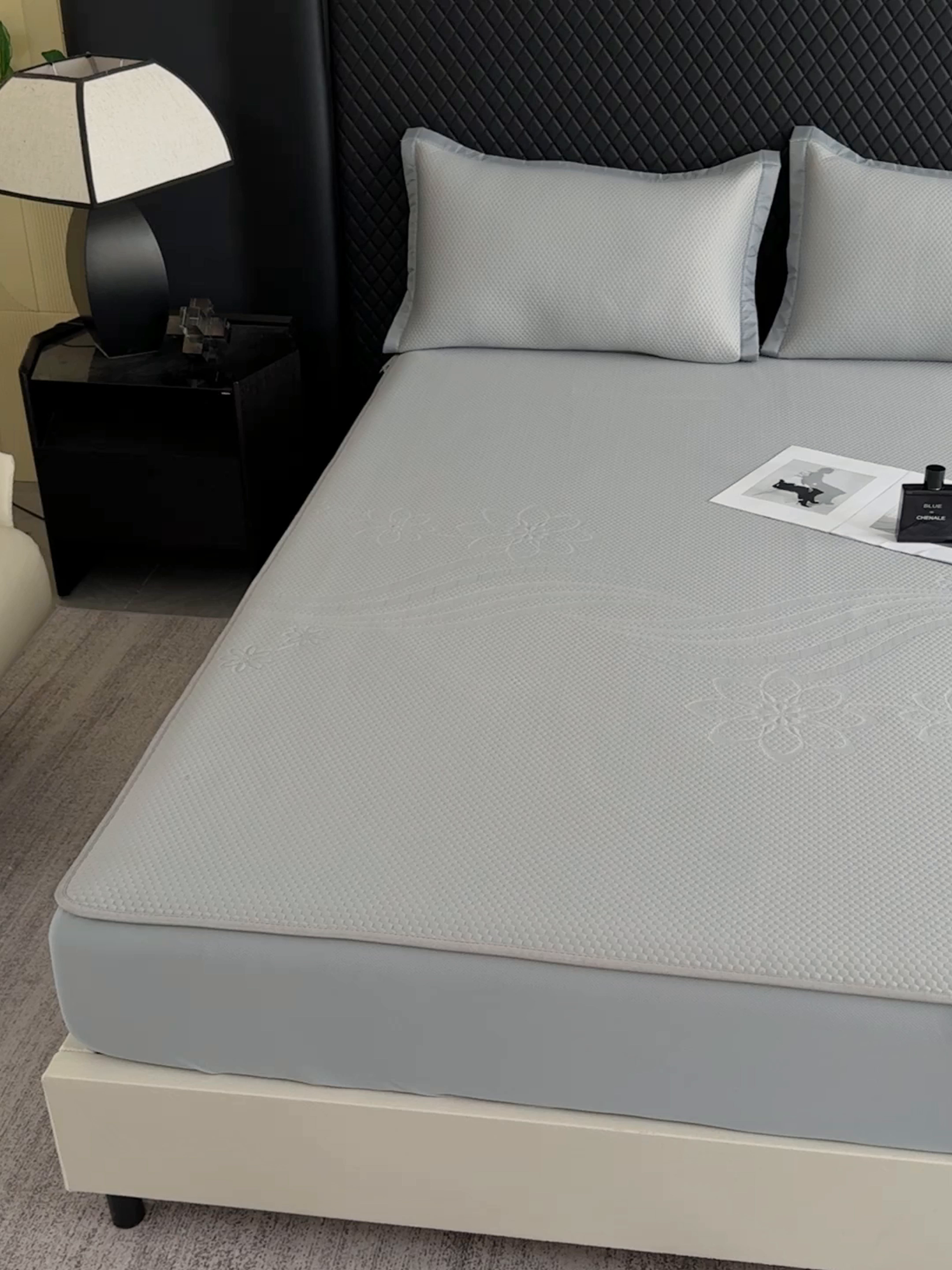 91家纺网 家纺一手货源 找家纺 瑞兴纺 2025新款复合加厚高克重凉感席床笠款 五朵金花-灰