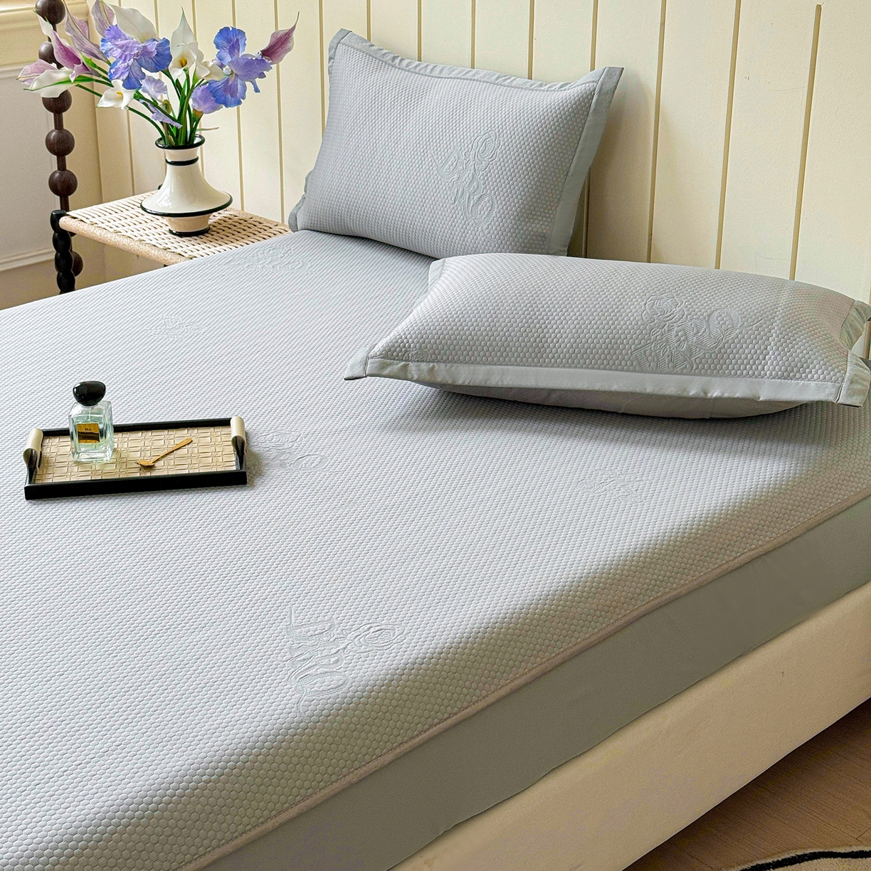 91家纺网 家纺一手货源 找家纺 瑞兴纺 2025新款复合加厚高克重凉感席床笠款 玫瑰之恋-灰