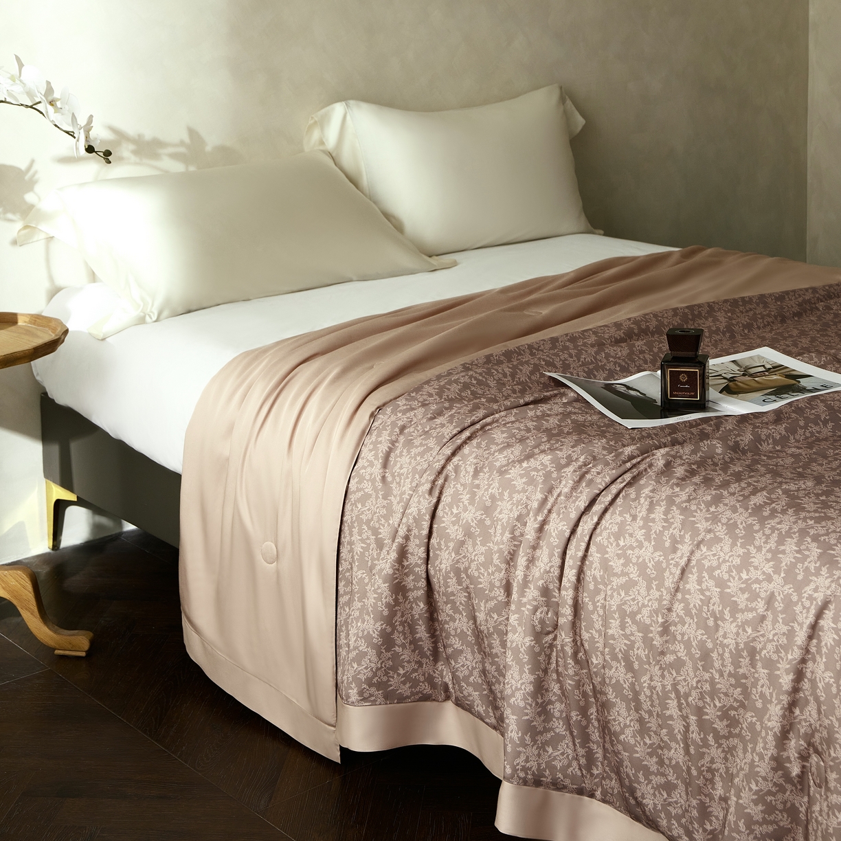 91家纺网 家纺一手货源 找家纺 2025新款【DM】莫代尔印花小碎花夏被-风格一 朝花夕拾