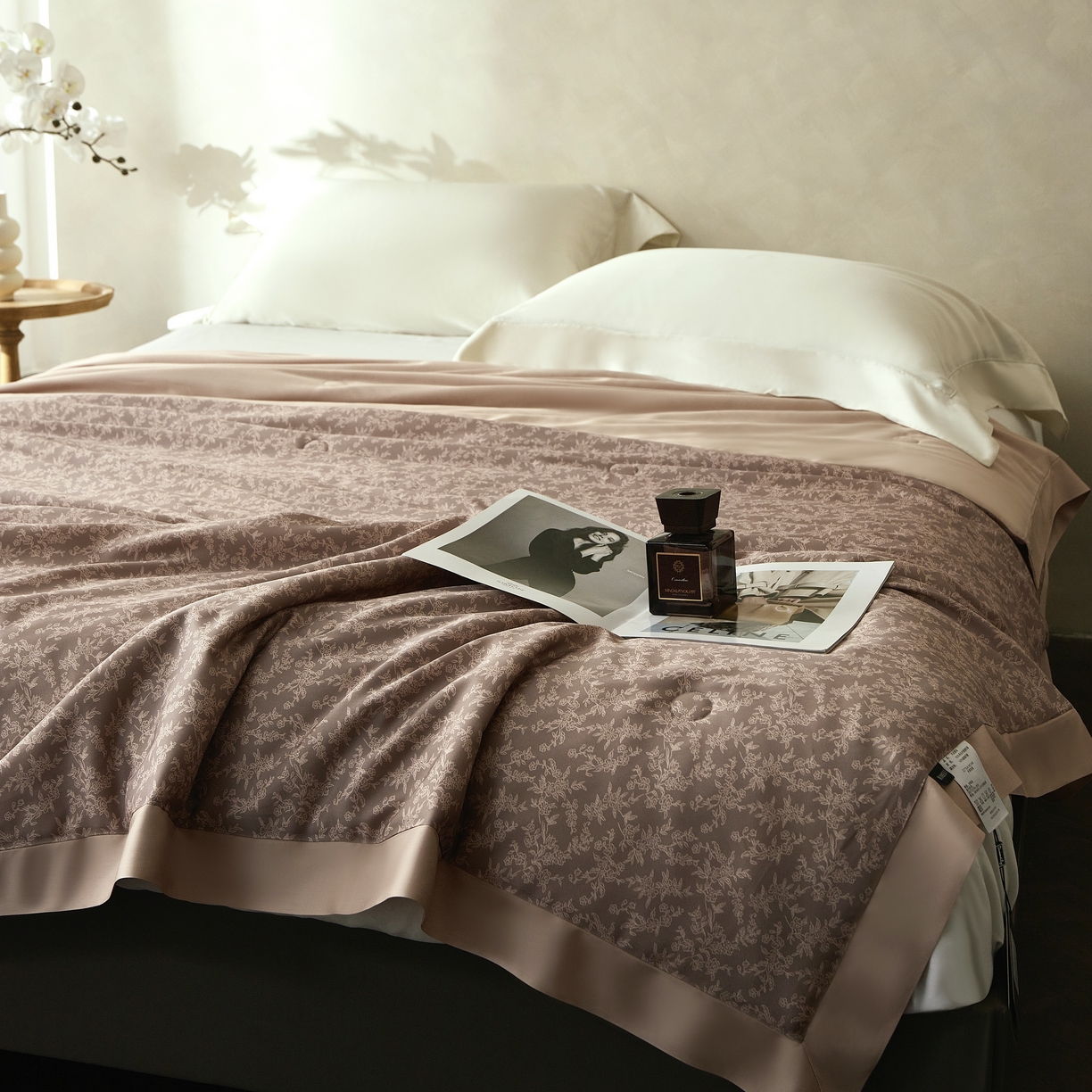 91家纺网 家纺一手货源 找家纺 2025新款【DM】莫代尔印花小碎花夏被-风格一 朝花夕拾