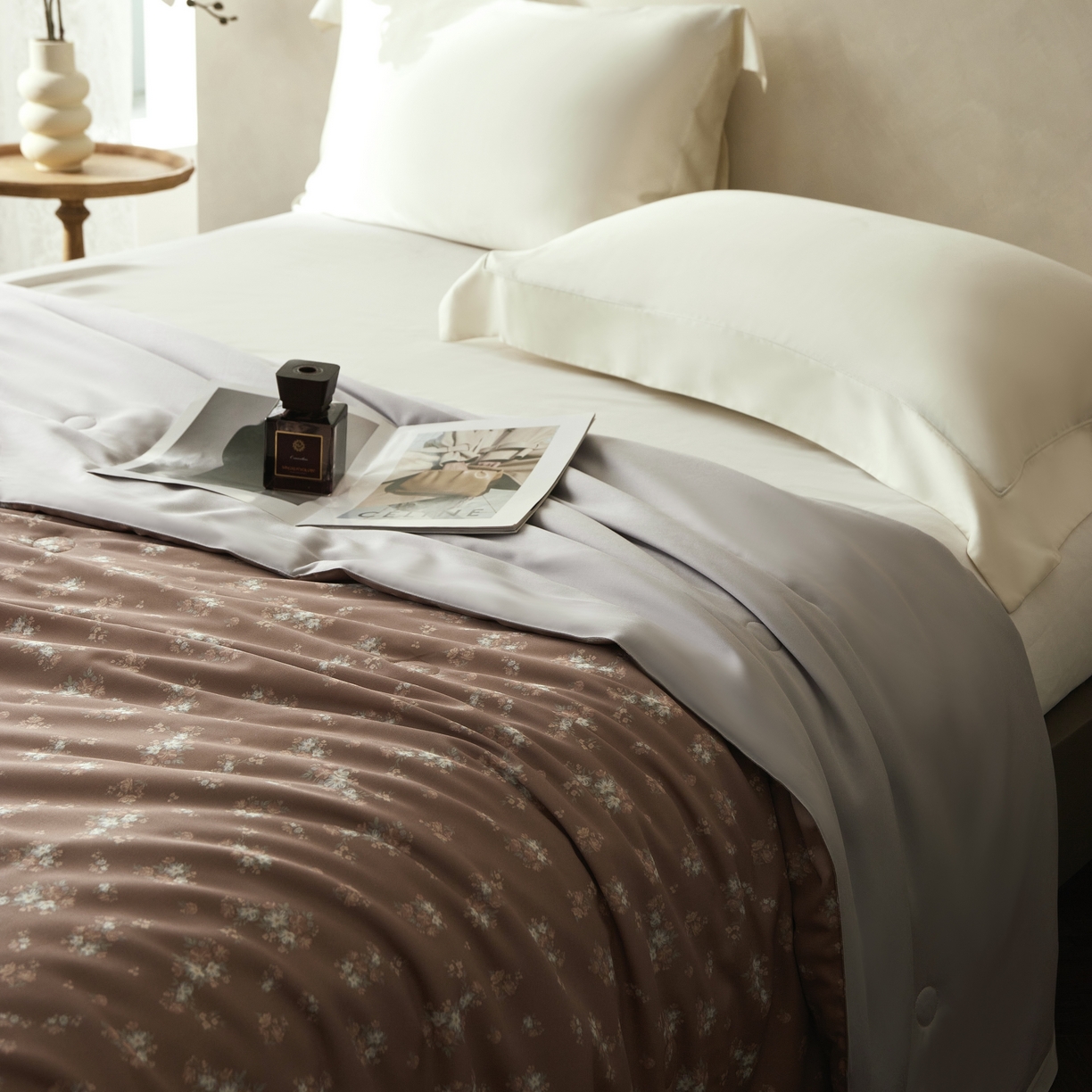 91家纺网 家纺一手货源 找家纺 2025新款【DM】莫代尔印花小碎花夏被-风格一 琉璃（咖）