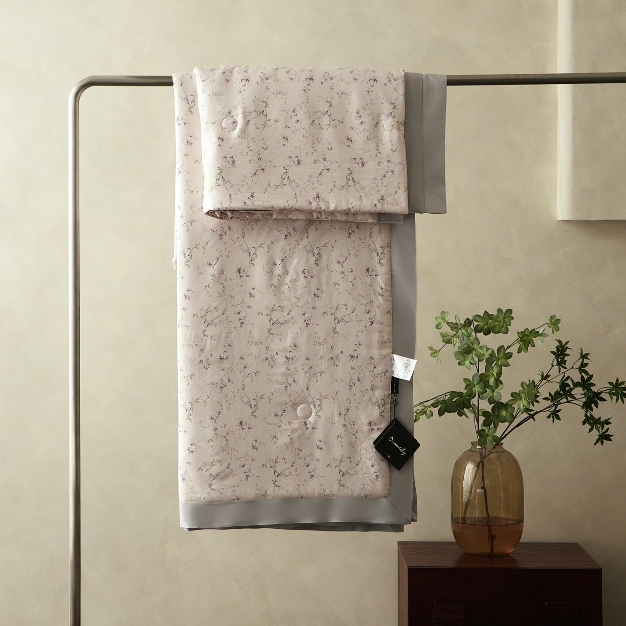 91家纺网 家纺一手货源 找家纺 2025新款【DM】莫代尔印花小碎花夏被-风格一 清蔓