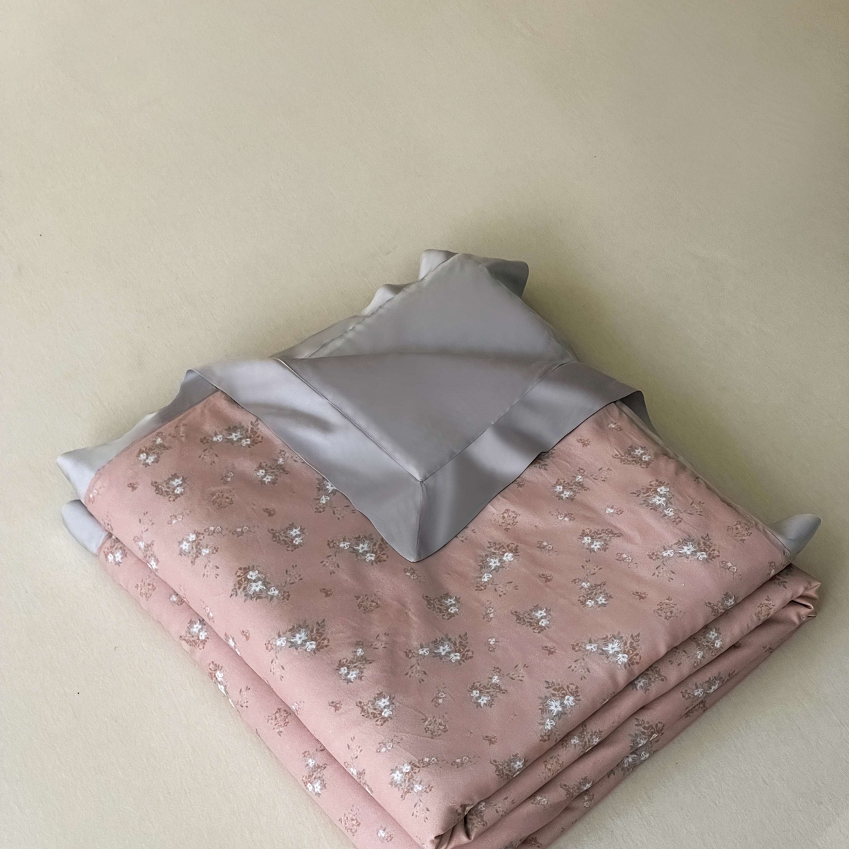 91家纺网 家纺一手货源 找家纺 （总）南通朵美纺织品有限公司 2025新款【DM】莫代尔印花小碎花夏被-风格二