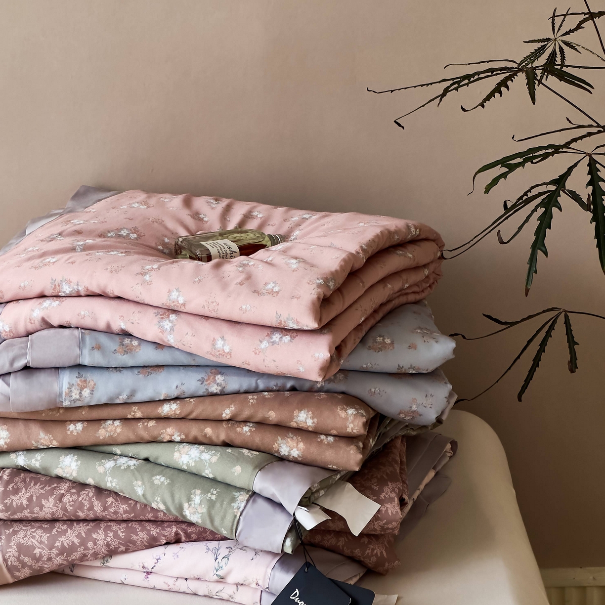 91家纺网 家纺一手货源 找家纺 南通朵美纺织品有限公司 2025新款【DM】莫代尔印花小碎花夏被-风格二 叠拍