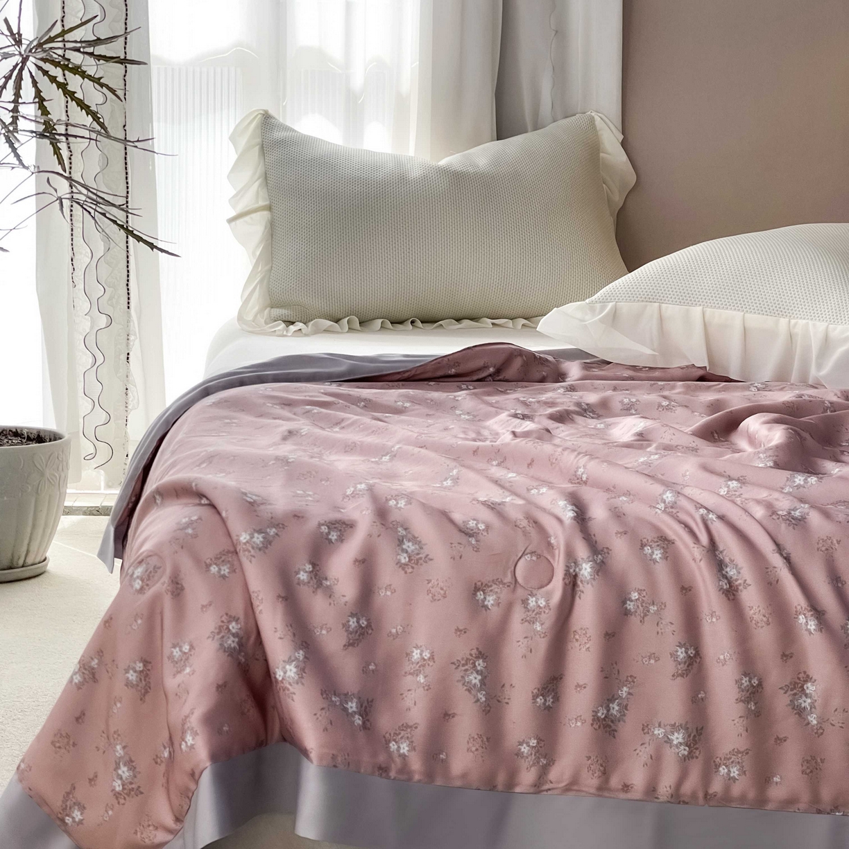 91家纺网 家纺一手货源 找家纺 南通朵美纺织品有限公司 2025新款【DM】莫代尔印花小碎花夏被-风格二 时光（豆粉）