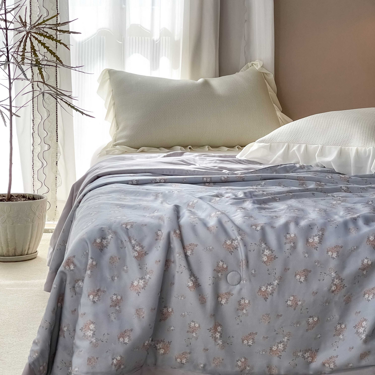 91家纺网 家纺一手货源 找家纺 南通朵美纺织品有限公司 2025新款【DM】莫代尔印花小碎花夏被-风格二 时光（灰）