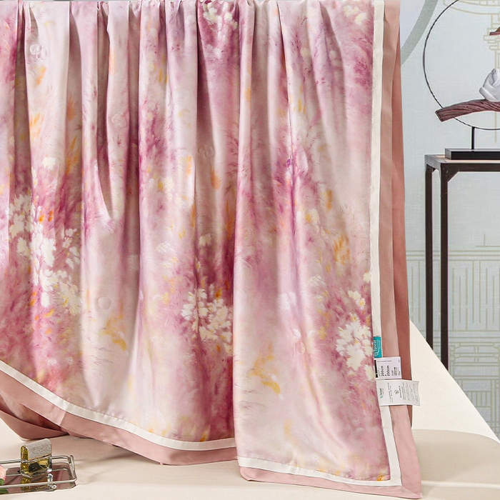 91家纺网 家纺一手货源 找家纺 薇玛仕 2025新款100支兰精天丝数码印花可水洗蚕丝夏凉被空调被 伊莎贝拉 粉