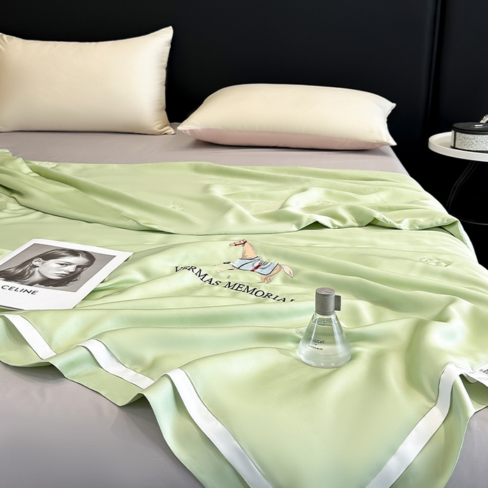 91家纺网 家纺一手货源 找家纺 薇玛仕 2025新款绣花款80支兰精天丝可水洗蚕丝夏凉被空调被 春色绿