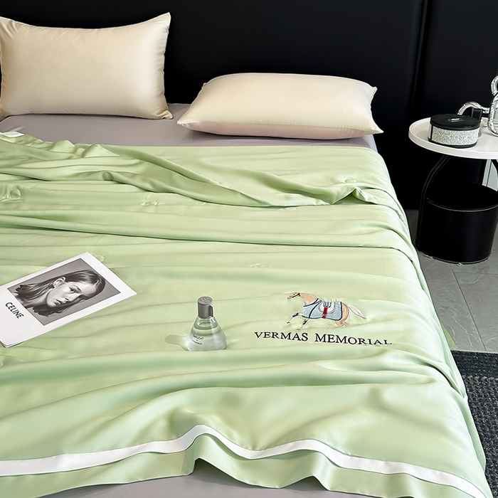 91家纺网 家纺一手货源 找家纺 薇玛仕 2025新款绣花款80支兰精天丝可水洗蚕丝夏凉被空调被 春色绿