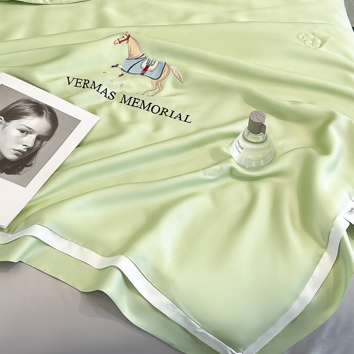 91家纺网 家纺一手货源 找家纺 薇玛仕 2025新款绣花款80支兰精天丝可水洗蚕丝夏凉被空调被 春色绿