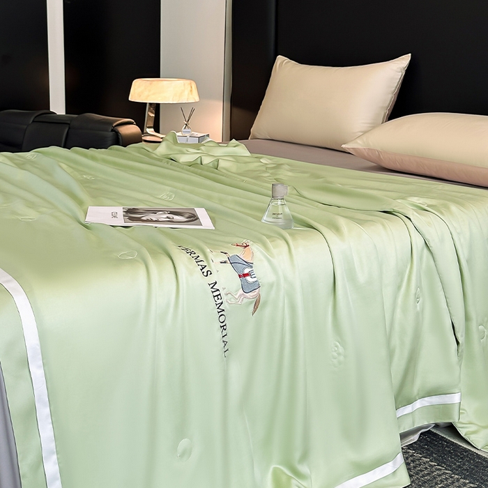 91家纺网 家纺一手货源 找家纺 薇玛仕 2025新款绣花款80支兰精天丝可水洗蚕丝夏凉被空调被 春色绿