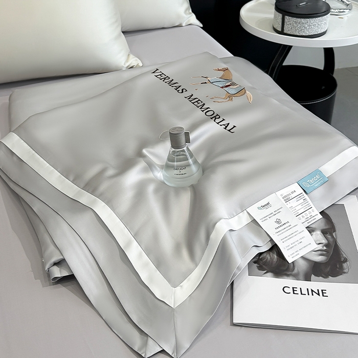 91家纺网 家纺一手货源 找家纺 薇玛仕 2025新款绣花款80支兰精天丝可水洗蚕丝夏凉被空调被 清雅灰