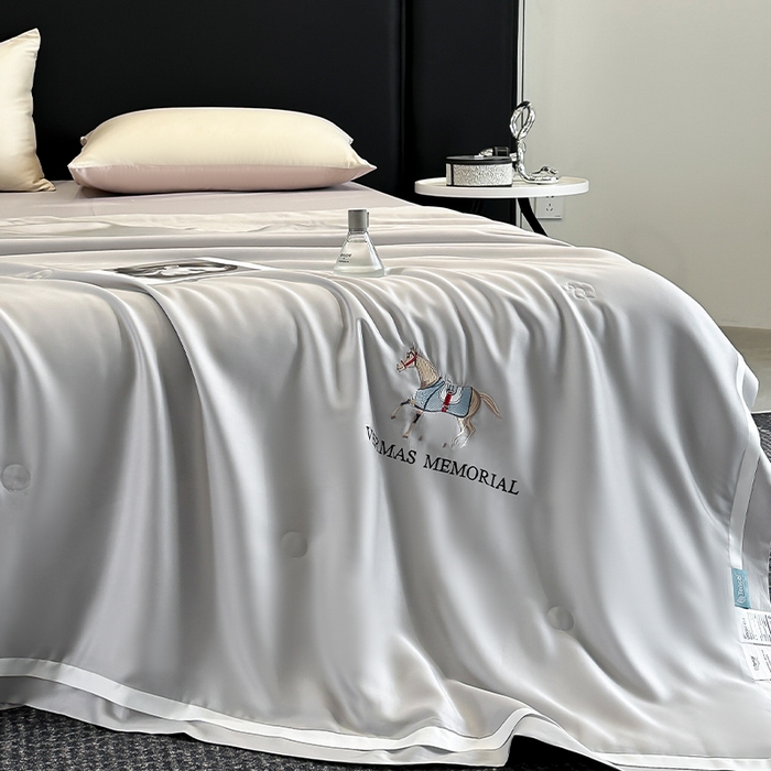 91家纺网 家纺一手货源 找家纺 薇玛仕 2025新款绣花款80支兰精天丝可水洗蚕丝夏凉被空调被 清雅灰