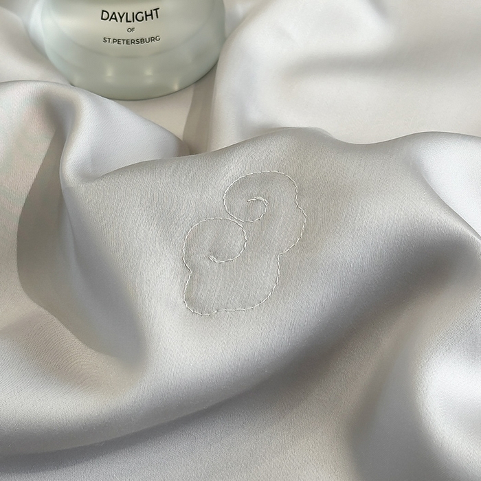 91家纺网 家纺一手货源 找家纺 薇玛仕 2025新款绣花款80支兰精天丝可水洗蚕丝夏凉被空调被 清雅灰