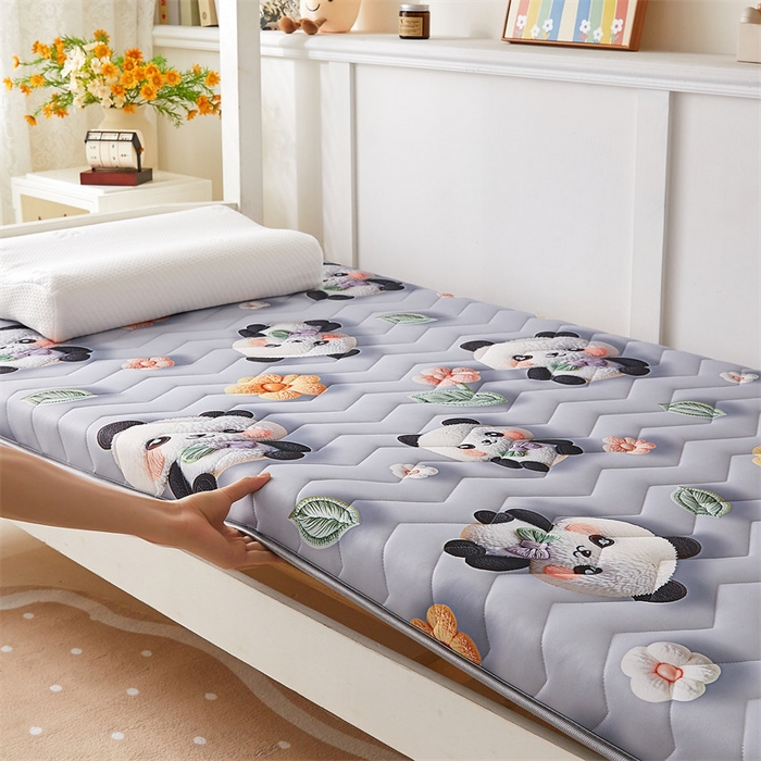 91家纺网 家纺一手货源 找家纺 寐珂家纺 2025A类针织棉记忆棉床垫 可爱熊猫