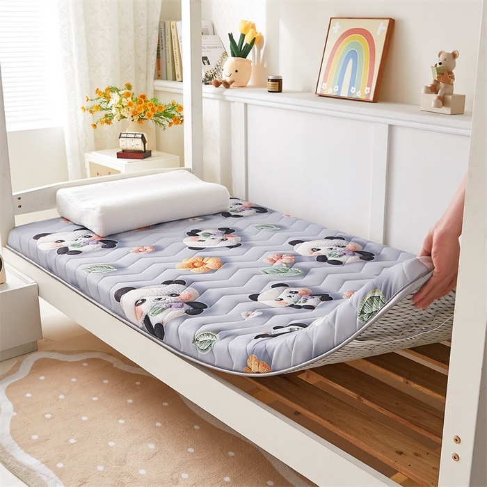 91家纺网 家纺一手货源 找家纺 寐珂家纺 2025A类针织棉记忆棉床垫 可爱熊猫