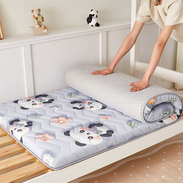 91家纺网 家纺一手货源 找家纺 寐珂家纺 2025A类针织棉记忆棉床垫 可爱熊猫