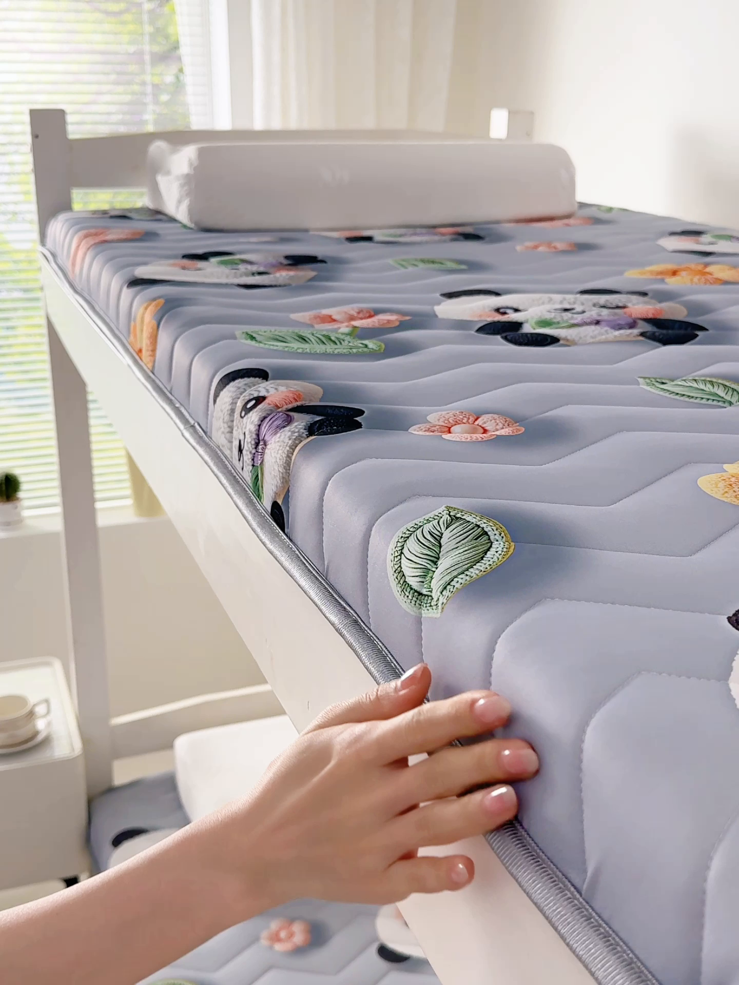 91家纺网 家纺一手货源 找家纺 寐珂家纺 2025A类针织棉记忆棉床垫 可爱熊猫