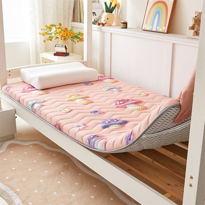 91家纺网 家纺一手货源 找家纺 寐珂家纺 2025A类针织棉记忆棉床垫 奇幻蘑菇