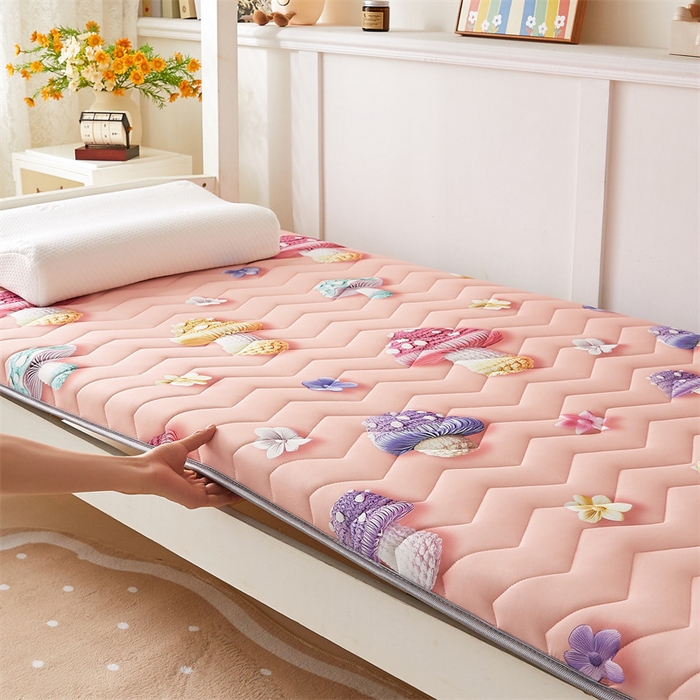 91家纺网 家纺一手货源 找家纺 寐珂家纺 2025A类针织棉记忆棉床垫 奇幻蘑菇