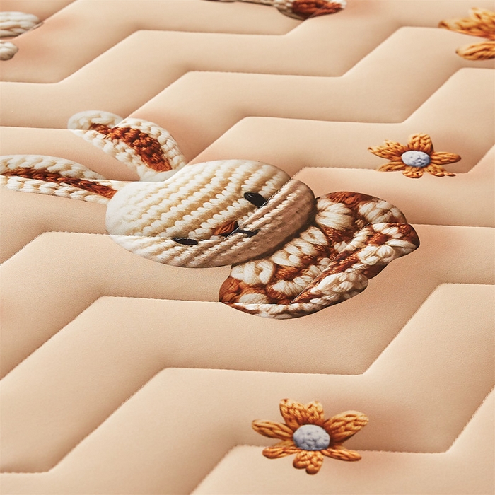 91家纺网 家纺一手货源 找家纺 寐珂家纺 2025A类针织棉记忆棉床垫 森语小兔