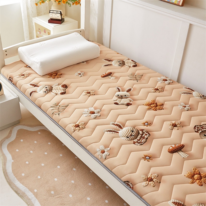 91家纺网 家纺一手货源 找家纺 寐珂家纺 2025A类针织棉记忆棉床垫 森语小兔