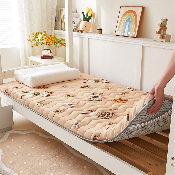 91家纺网 家纺一手货源 找家纺 寐珂家纺 2025A类针织棉记忆棉床垫 森语小兔