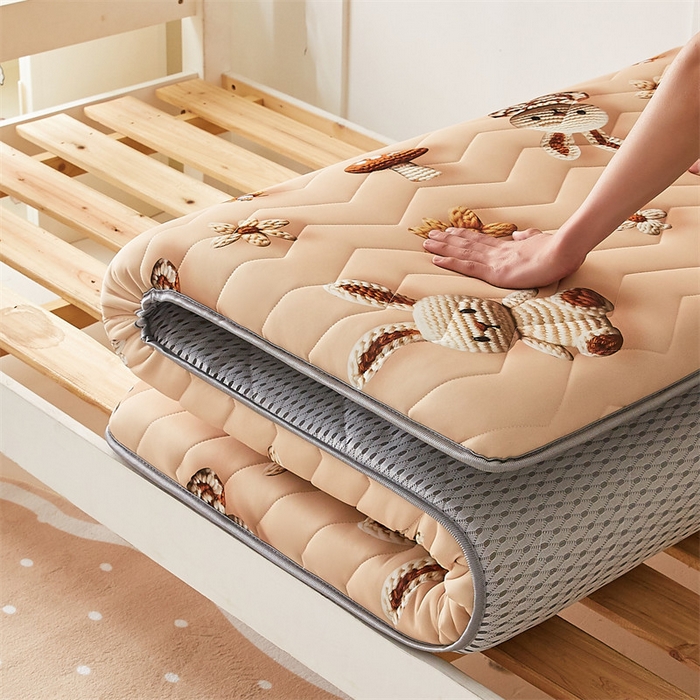 91家纺网 家纺一手货源 找家纺 寐珂家纺 2025A类针织棉记忆棉床垫 森语小兔