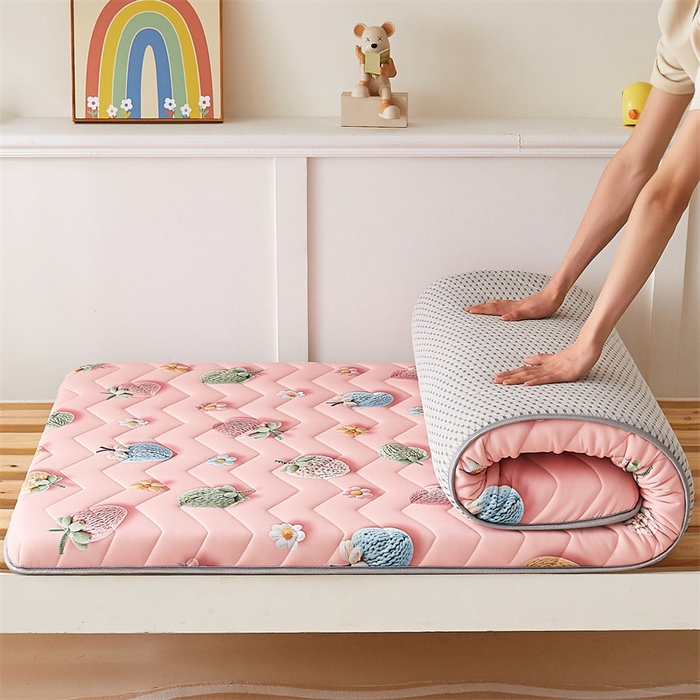 91家纺网 家纺一手货源 找家纺 寐珂家纺 2025A类针织棉记忆棉床垫 甜梦草莓