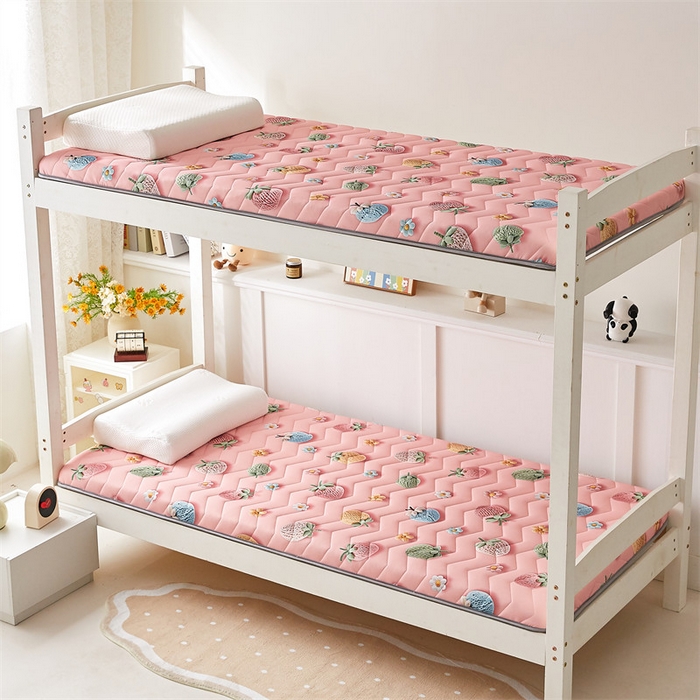 91家纺网 家纺一手货源 找家纺 寐珂家纺 2025A类针织棉记忆棉床垫 甜梦草莓