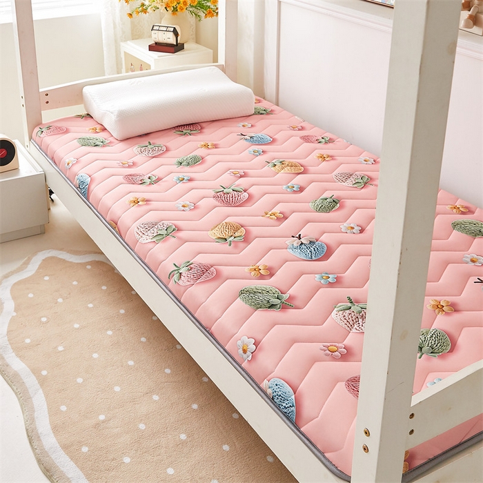 91家纺网 家纺一手货源 找家纺 寐珂家纺 2025A类针织棉记忆棉床垫 甜梦草莓