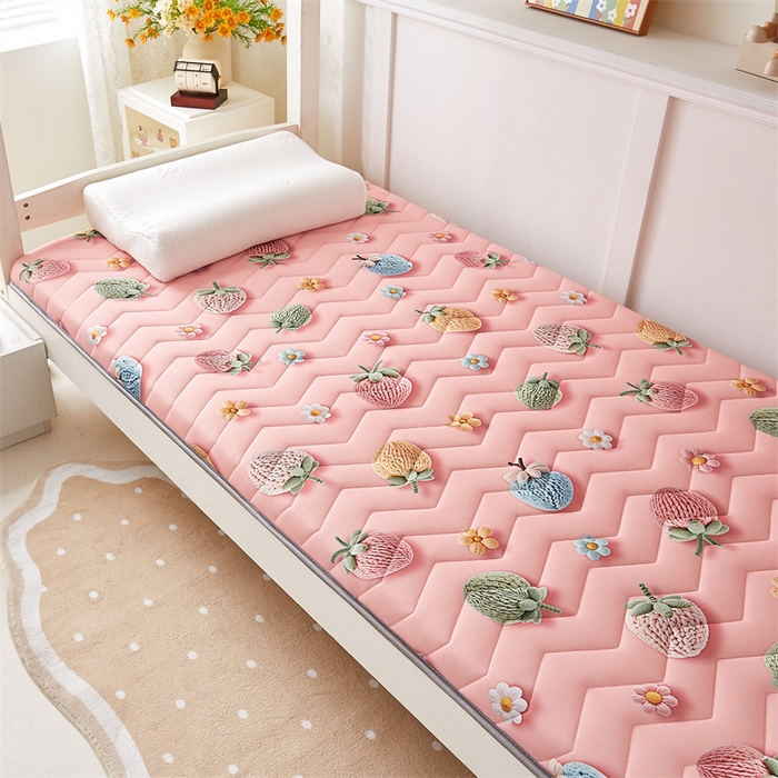 91家纺网 家纺一手货源 找家纺 寐珂家纺 2025A类针织棉记忆棉床垫 甜梦草莓