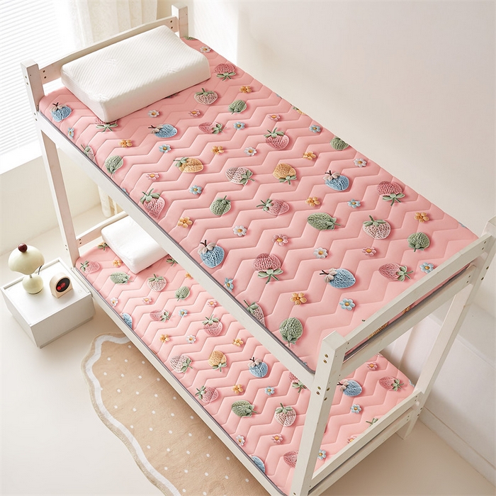 91家纺网 家纺一手货源 找家纺 寐珂家纺 2025A类针织棉记忆棉床垫 甜梦草莓