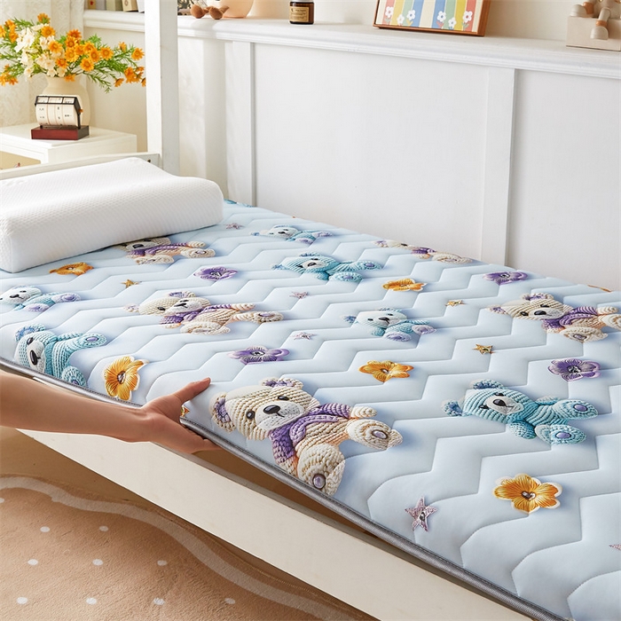 91家纺网 家纺一手货源 找家纺 寐珂家纺 2025A类针织棉记忆棉床垫 星际小熊