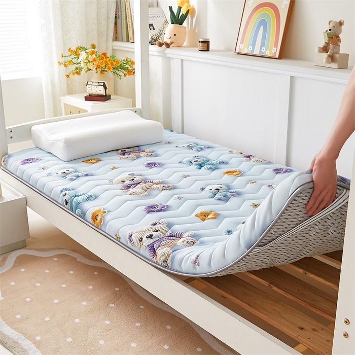 91家纺网 家纺一手货源 找家纺 寐珂家纺 2025A类针织棉记忆棉床垫 星际小熊